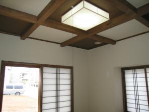 和室は梁をみせて