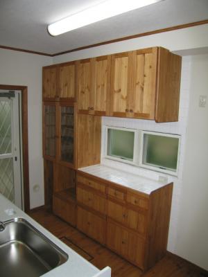 パインで作った食器棚です♪