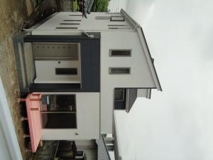 一部にダークな外壁でモダンに。