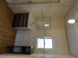 洗面所はパインの板張りです。